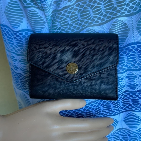 MICHAEL KORS JET SET TRAVEL MEDIUM FLAP BIFOLD WALLET BLACK - Picture 8 of 16